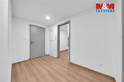 Pronájem bytu 2kk, 79 m² - 18