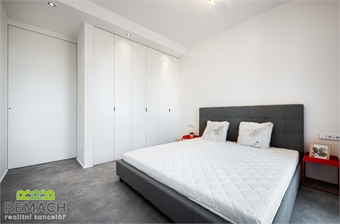 Pronájem bytu 2kk, 77 m² 8