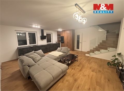 Pronájem rodinného domu, 141 m² 2