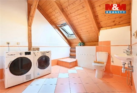 Prodej rodinného domu, 296 m² 18