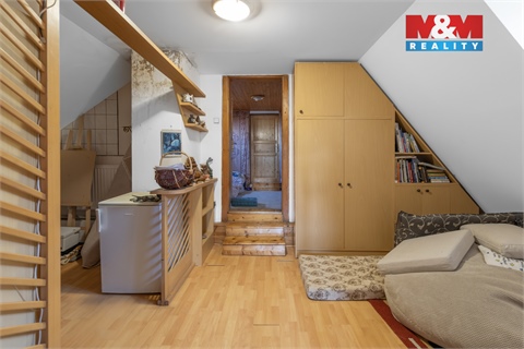 Prodej rodinného domu, 196 m² - 10