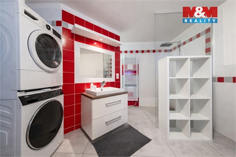 Prodej rodinného domu, 250 m² - 12