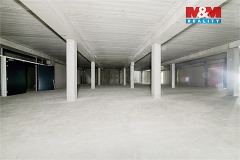 Pronájem výrobního objektu, 2 200 m² 2