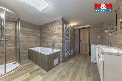 Prodej rodinného domu, 285 m² 14