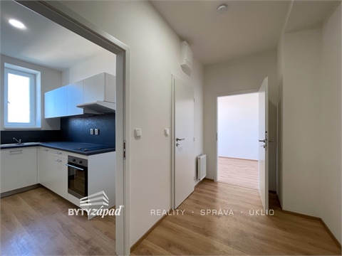 Pronájem bytu 1+1, 34 m² - 2