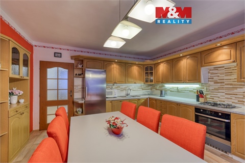 Prodej rodinného domu, 239 m² 0