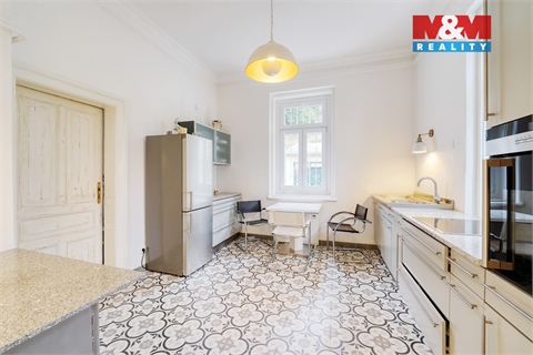 Prodej komerčního objektu, 600 m² 24