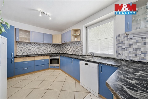 Prodej rodinného domu, 408 m² 14