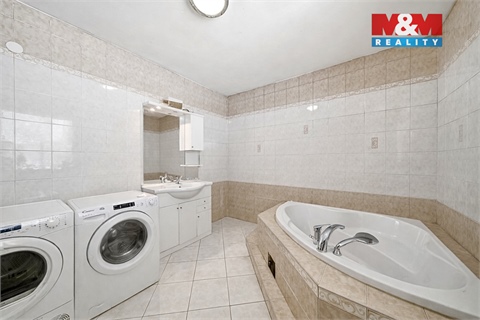 Prodej rodinného domu, 408 m² - 22