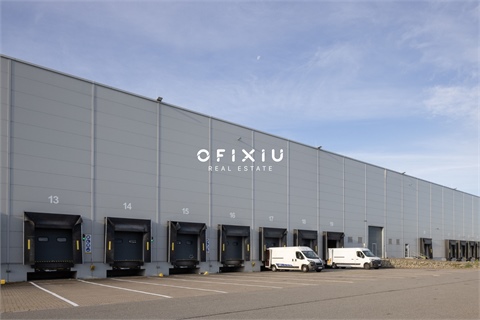 Pronájem skladu / haly, 8 000 m² 0
