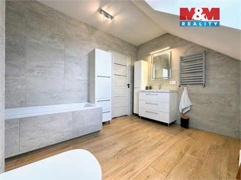 Prodej rodinného domu, 180 m² - 12