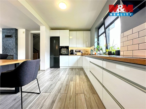 Prodej rodinného domu, 180 m² - 2