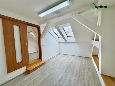 Pronájem bytu 3kk, 52 m² 0