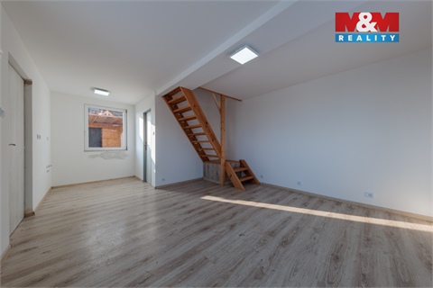 Prodej pozemku, 1 715 m² - 0