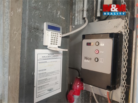 Pronájem skladu / haly, 383 m² 2