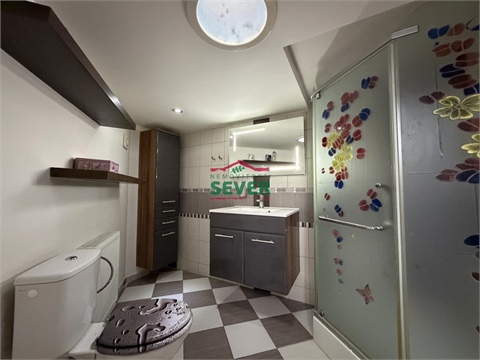 Prodej rodinného domu, 208 m² 6