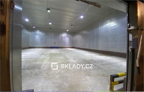 Pronájem skladu / haly, 390 m² - 0