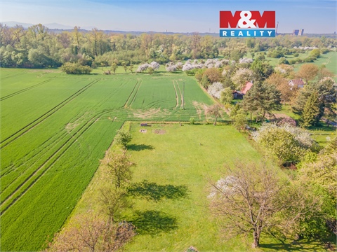 Prodej stavebního pozemku, 1 300 m² 0