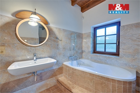 Prodej rodinného domu, 247 m² - 10