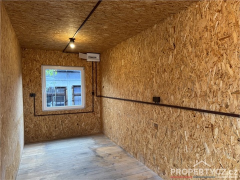 Pronájem skladu / haly, 14 m² - 0