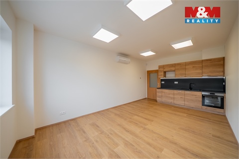 Prodej skladu / haly, 940 m² 12