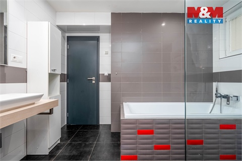 Prodej rodinného domu, 187 m² 14