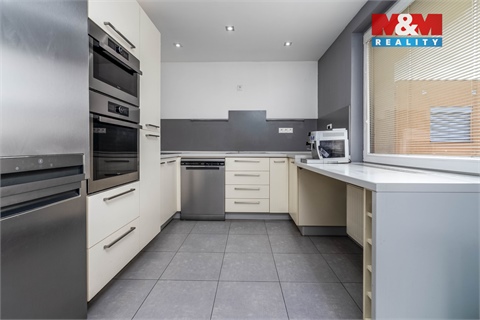 Prodej rodinného domu, 187 m² 2