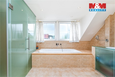 Prodej rodinného domu, 262 m² - 4