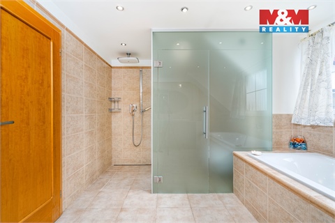 Prodej rodinného domu, 262 m² 6