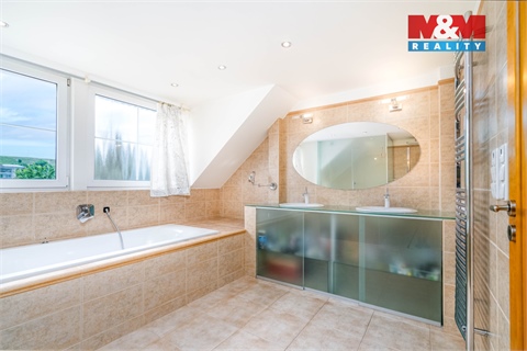 Prodej rodinného domu, 262 m² 4