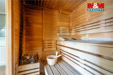 Prodej rodinného domu, 262 m² 14