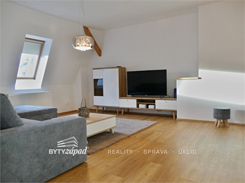 Pronájem bytu 3+1, 140 m² - 0