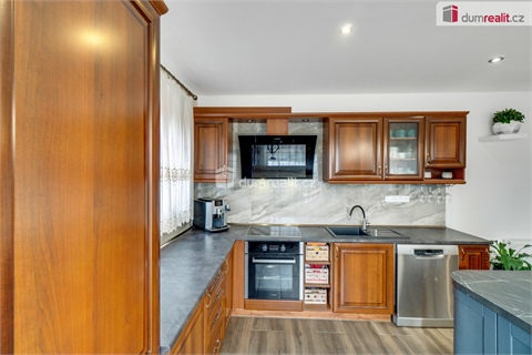 Prodej rodinného domu, 916 m² 12