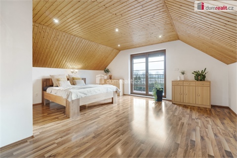 Prodej rodinného domu, 916 m² 2