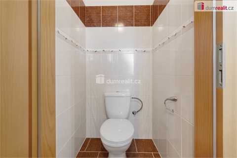 Prodej rodinného domu, 916 m² 24