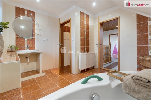 Prodej rodinného domu, 916 m² - 24