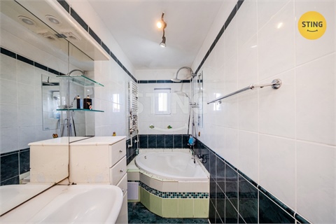 Prodej rodinného domu, 200 m² 14