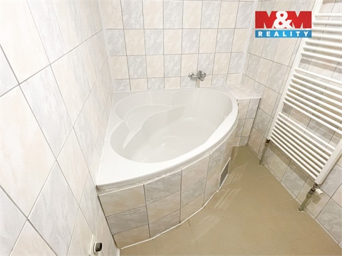 Prodej rodinného domu, 2 275 m² 14