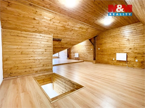 Prodej rodinného domu, 2 275 m² - 8