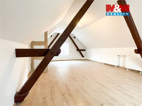 Prodej rodinného domu, 2 275 m² 16