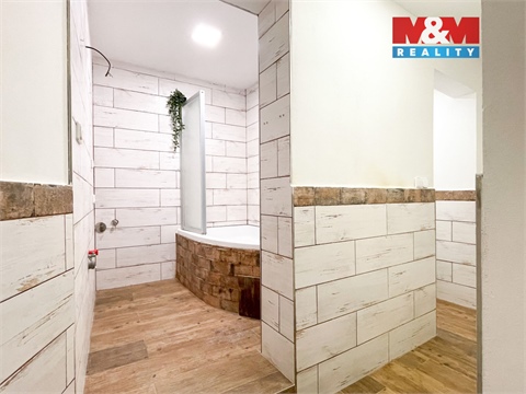 Prodej rodinného domu, 2 275 m² 12