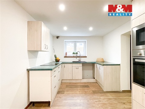 Prodej rodinného domu, 2 275 m² - 2