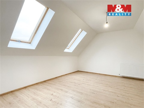 Prodej rodinného domu, 2 275 m² 18