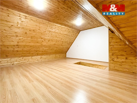 Prodej rodinného domu, 2 275 m² 10