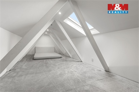 Prodej rodinného domu, 220 m² - 8