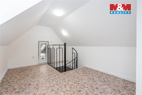 Prodej rodinného domu, 292 m² 14