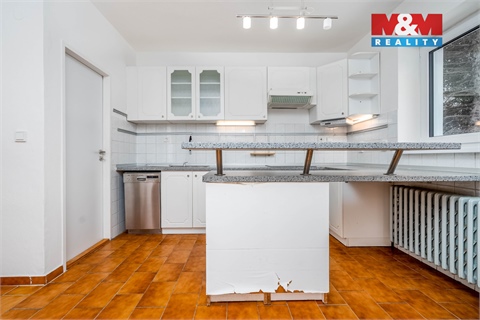 Prodej rodinného domu, 292 m² 2