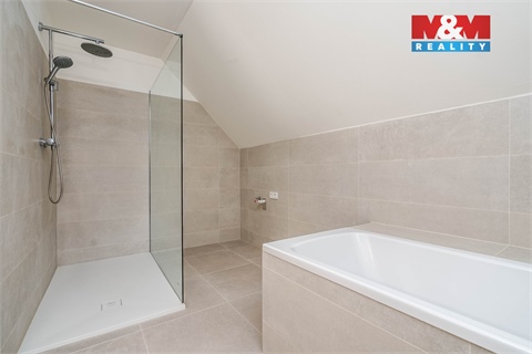 Prodej rodinného domu, 292 m² - 6