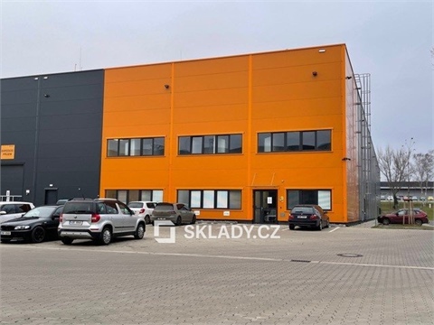 Pronájem skladu / haly, 3 900 m² 0