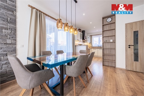 Prodej rodinného domu, 254 m² - 8